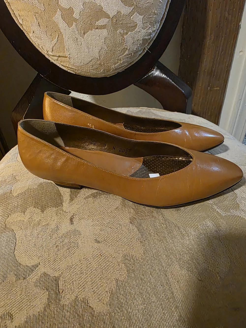 Women’s Pointed Cognac Leather Heels — Classic Slip-On Pumps